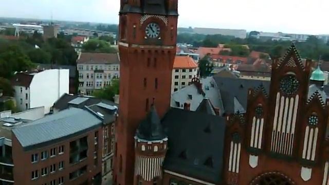 höher als das Köpenicker Rathaus Berlin смотреть онлайн