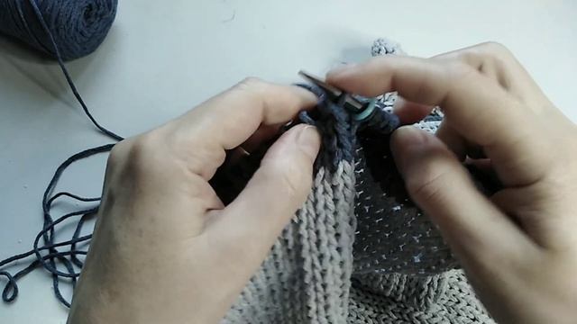 Вязание + ткань. Сумка спицами из шнура. смотреть онлайн