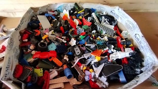 я нашёл ещё несколько построек в коробке Лего смотреть онлайн