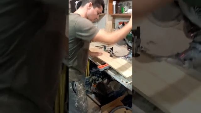 Работа на торцовочной пиле #своимируками #рекомендации #woodworking #деревообработка смотреть онлайн