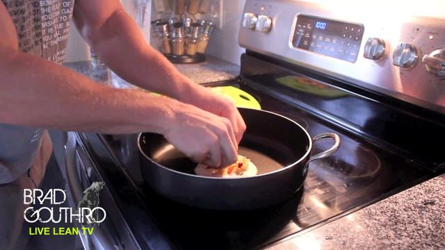 How To Make Protein Pancakes Without Protein Powder (MOIST AND FLUFFY) | LiveLeanTV смотреть онлайн