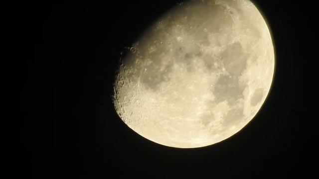 Попробывал с руки снять луну.Nikon Coolpix P900