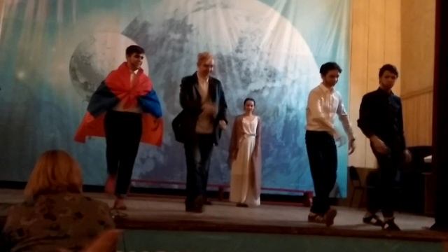 В белой рубашке ну Настоящий Армян мем смотреть онлайн