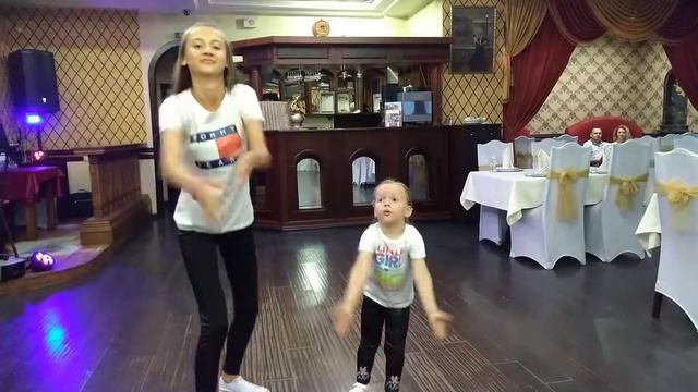 Поздравления папе от дочерей смотреть онлайн