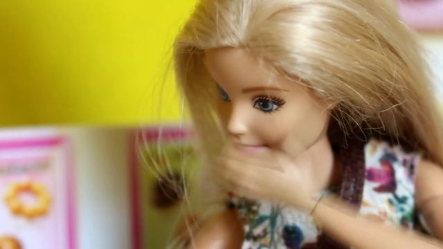 НЕУДАЧНЫЙ ДЕНЬ разбила телефон МАМА БАРБИ Играем в куклы смотреть онлайн