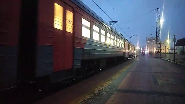 Старенькая ЭД4М Ржава - Белгород уезжает с вокзала "Белгород" смотреть онлайн