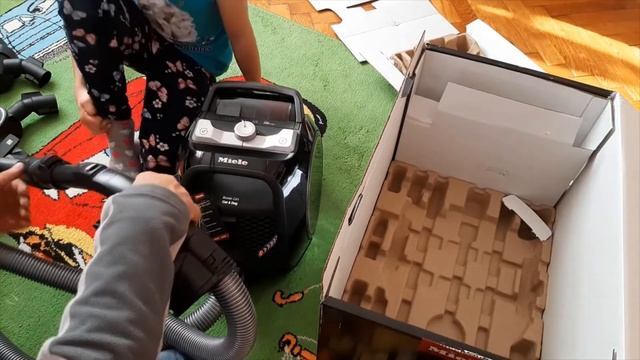 Unboxing : Miele  Boost CX1  Cat & Dog   PowerLine