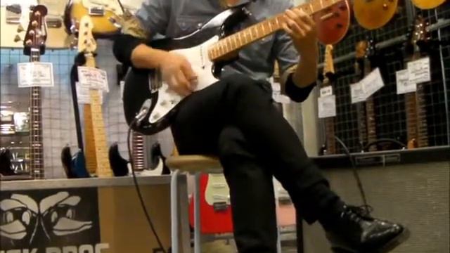 Fender Custom Shop BLACKIE TRIBUTE смотреть онлайн