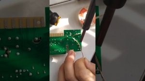 Холодильник Hotpoint Ariston ремонт платы (замена реле компрессора)