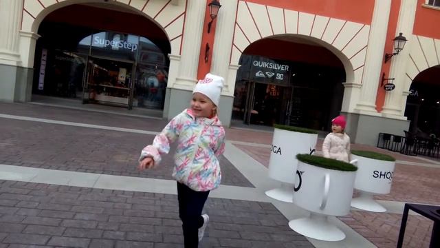 Гуляем в Villagе Outlet Пулково смотреть онлайн