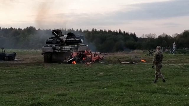 Танк против машины СМЗ С-3Д. Полный расколбас! смотреть онлайн