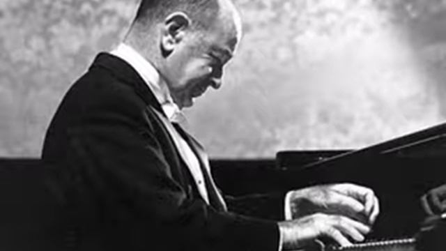 Shura Cherkassky plays Rebikov Waltz смотреть онлайн