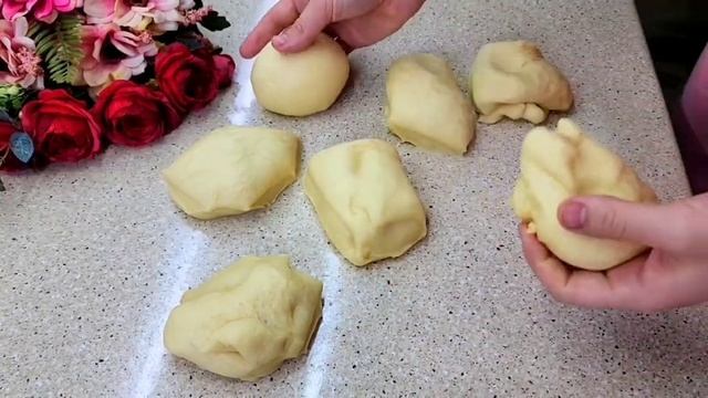 Булочки с начинкой научилась у бабушки.