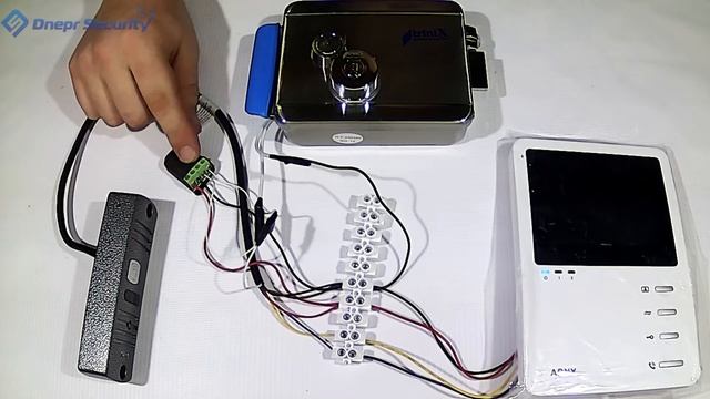 Подключение домофона, вызывной панели и электромеханического замка