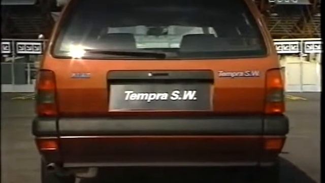 1990: presentata la Fiat Tempra Weekend смотреть онлайн