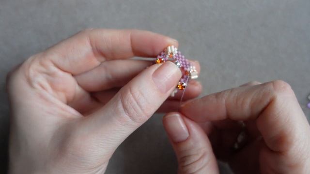 Плетение из бисера с шатонами и стеклярусом. Beading with chaton montees and bugle beads. смотреть онлайн