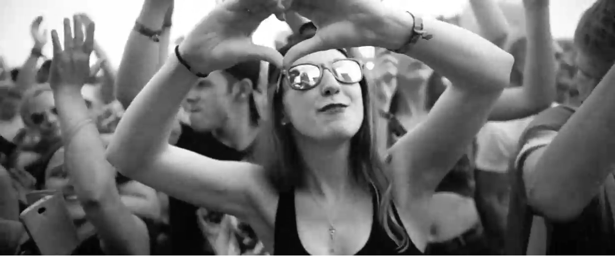 Brennan Heart & Galactixx feat. Elle B - Dreamer (Official Video) смотреть онлайн