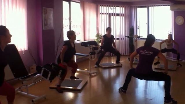 Fitness cu Andra la FitCurves Vitan смотреть онлайн