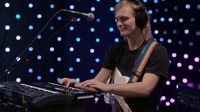 Mac DeMarco - On The Level (Live on KEXP) смотреть онлайн