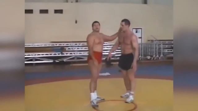 1990. CCCР. Тренировка А. Карелина и М. Мамиашвили/1990.USSR. А. Karelin and M. Mamiashvili смотреть онлайн