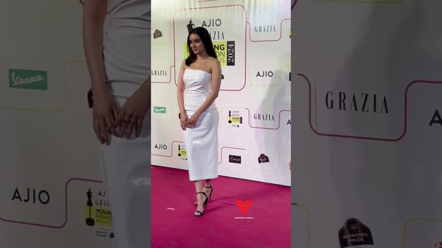Gorgeous Girls Shraddha Kapoor & Ananya Pandey Looking Stunning At Grazia Young Fashion Awards 2024 смотреть онлайн