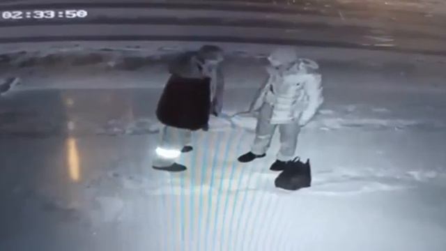 Сотрудники полиции в Тайшетском районе разыскивают мужчину, подозреваемого в краже телефона смотреть онлайн