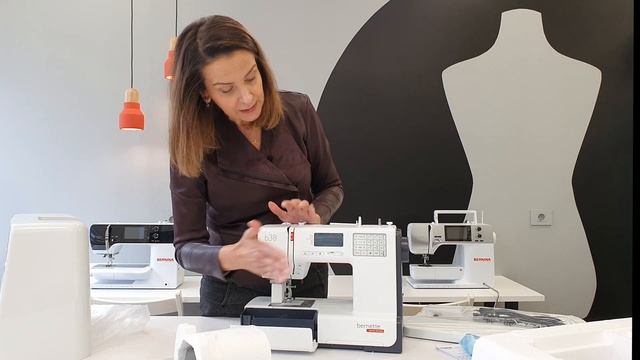 Unboxing b38. Máquina de coser de Bernette práctica y versátil смотреть онлайн