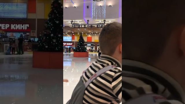 Каток. Сургутситимолл. смотреть онлайн