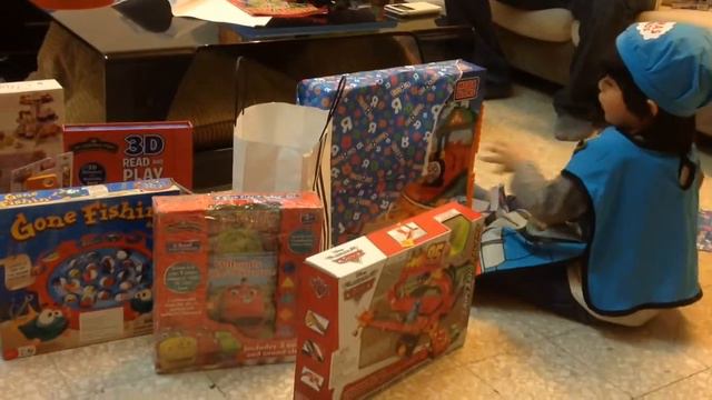Opening Birthday Presents 2014 смотреть онлайн