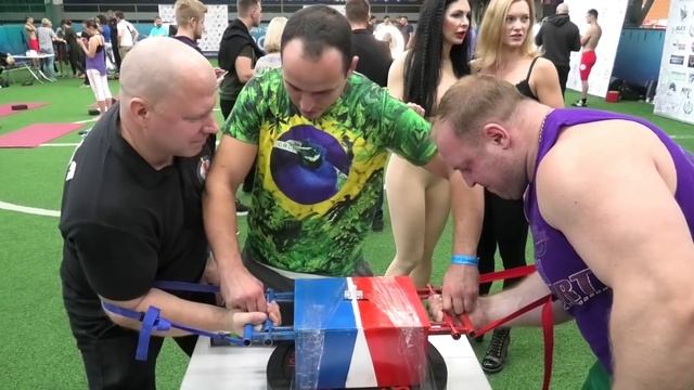 Алексей Марков (Дядя Леша) зарубился на силу хвата. смотреть онлайн