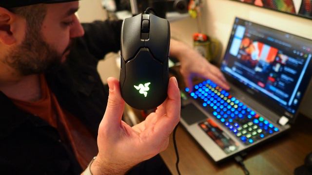 Best gaming mouse ever made - RAZER Viper 2020 смотреть онлайн