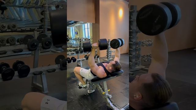 Жим гантелей. 50 кг смотреть онлайн