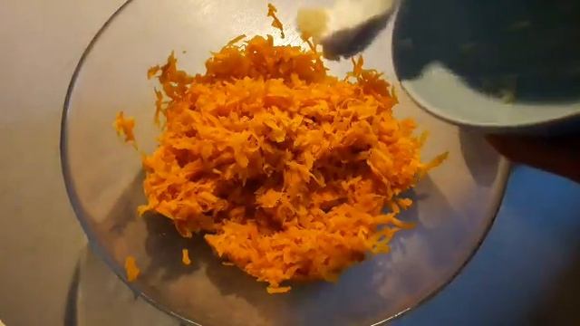 Салат из моркови с йогуртом. Закуска. (Турецкая кухня) Havuclu tarator смотреть онлайн