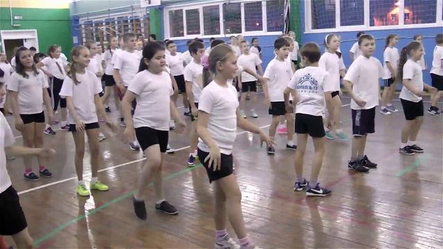 Зарядка с чемпионом 2015 МБОУ СОШ №13 с УИП эстетического цикла смотреть онлайн