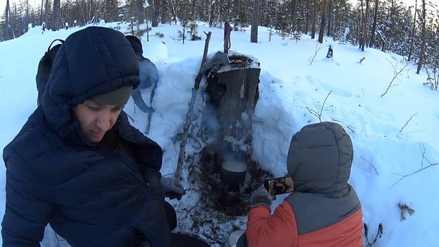 поход в лес.зимний поход в лес.готовим на печке щепочнице. смотреть онлайн