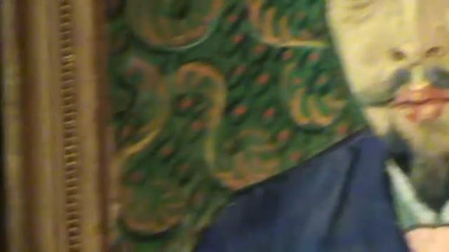 среди картин Винсента Ван Гога и Поля Гогена смотреть онлайн