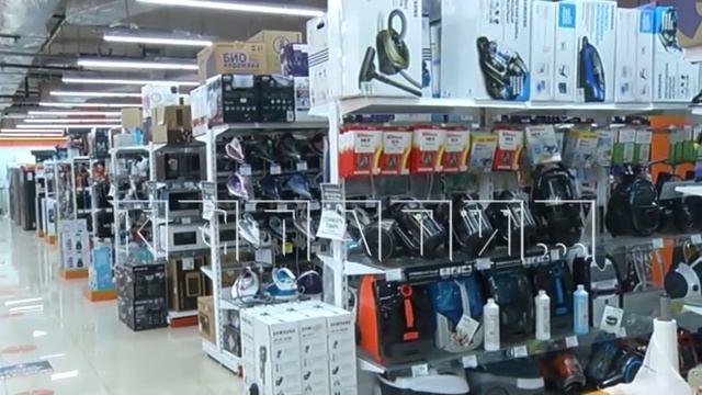 Люди стоят в очередях в магазинах уходящих из России брэндов смотреть онлайн