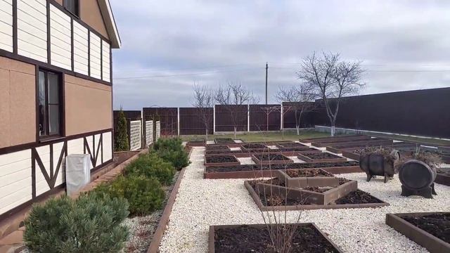 Первые работы на участке в апреле. Как выглядит участок после зимы. смотреть онлайн