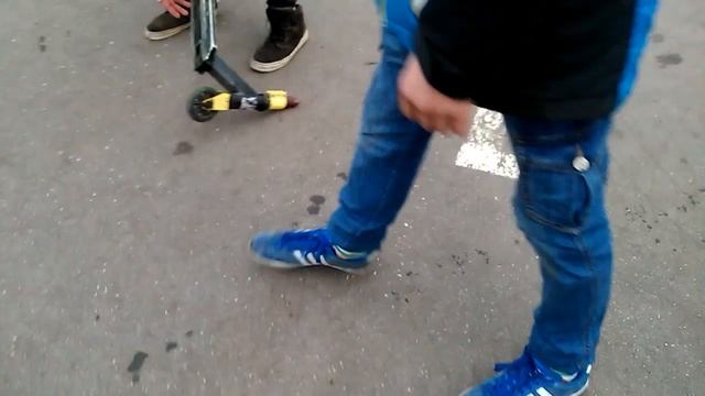 Отломал руль у самоката смотреть онлайн