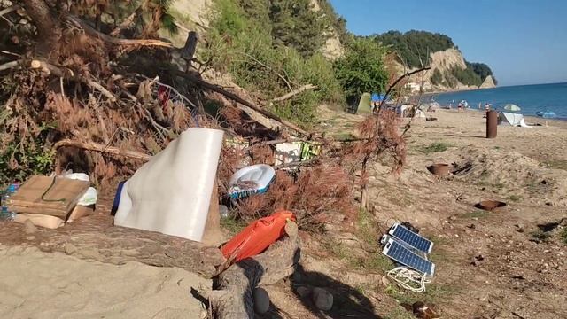 На пляже в Абхазии в палатке #море # Абхазия #палатка #отдых #отдыхдикарями #пляж #лето #пицунда смотреть онлайн