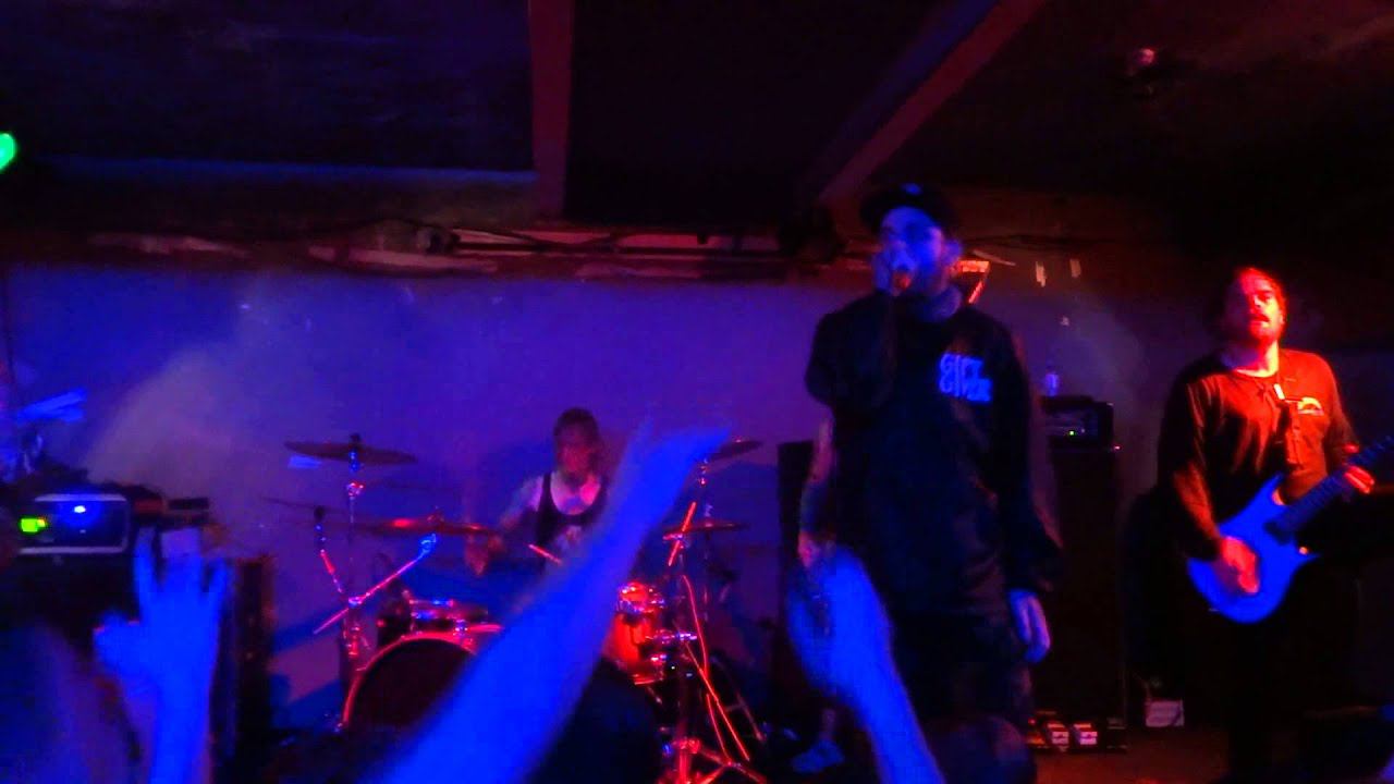 Emmure -- MDMA (live in Rostov) смотреть онлайн