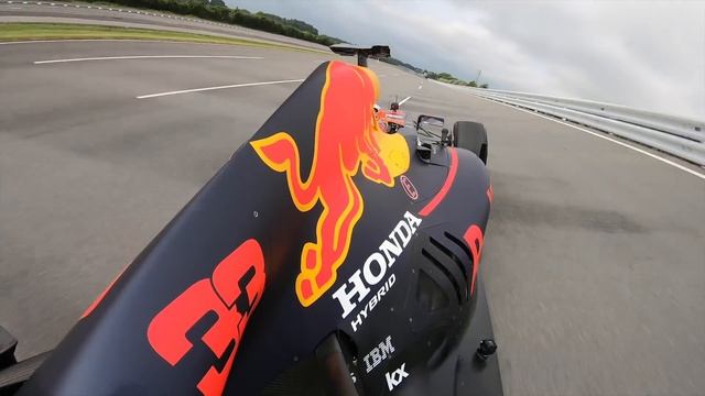 F1 goes oval racing! | Onboard with Max Verstappen at the Honda Test Facility смотреть онлайн