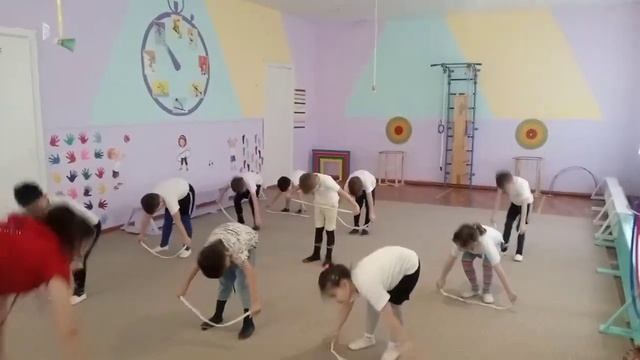 "С веревочкой". Комплекс № 10 утренней гимнастики в старшей группе (5 - 6 лет) смотреть онлайн