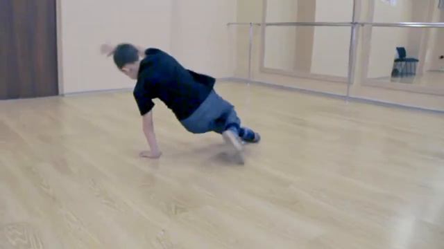 B-Boy Kick. 7 лет. (Школа №112). Студия брейк-данса Sense of life смотреть онлайн