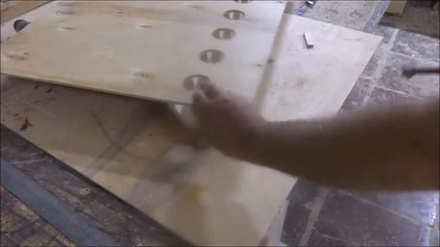 Кормушка для кур своими руками БЕЗ потери кормов! Закрытая бункерная кормушка! смотреть онлайн