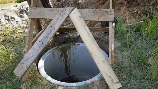 Колодец на даче в песчаном плывуне с отличной водой Егорьевский район д.Полбино смотреть онлайн