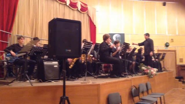 Выступление духового оркестра в музыкальной школе имени Георгия Свиридова. смотреть онлайн