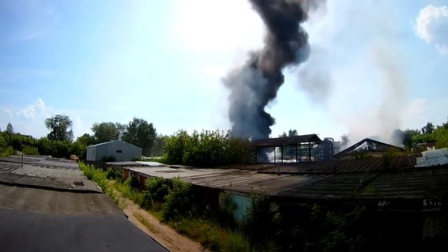 Горит склад ЛВЖ ролик #2, Пермь, Кировский район, Стройград. смотреть онлайн