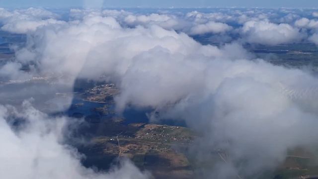 01.05.2021 Полёт в окрестностях Екабпилса над облаками на самолёте BELMONT смотреть онлайн