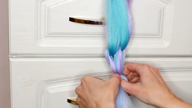 Съемные 3D КОСЫ С КАНЕКАЛОНОМ ★ Цветные косички из канекалона ★ Как плести? ★ Где купить канекалон? смотреть онлайн